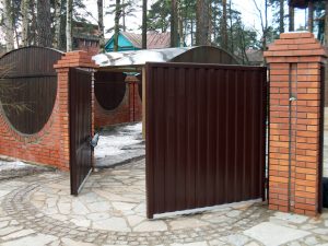 ylichnie vorota 300x225 - Вуличні розсувні ворота